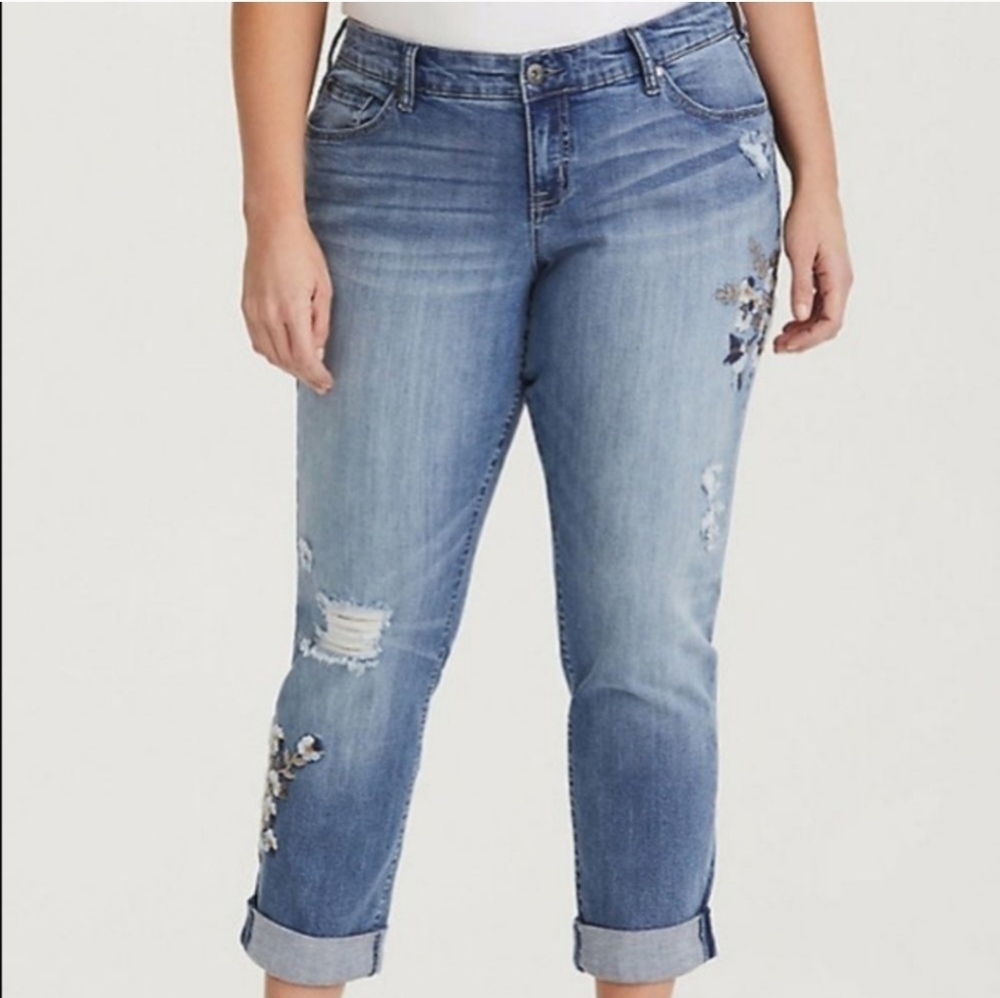 Torrid Embroidered Boyfriend Jeans Sz 18